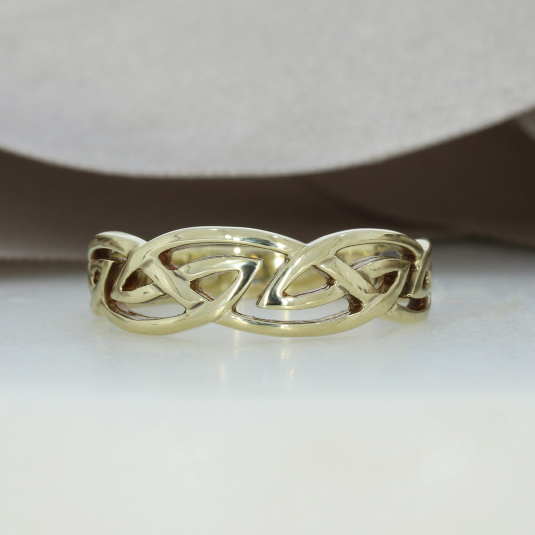 Pre Owned 9ct Yellow Gold Celtic Style Ring