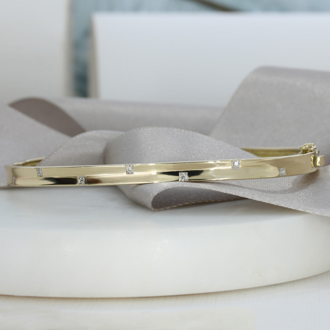 Pre Owned 9ct Yellow Gold Diamond Set Hinged Bangle