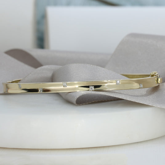 Pre Owned 9ct Yellow Gold Diamond Set Hinged Bangle