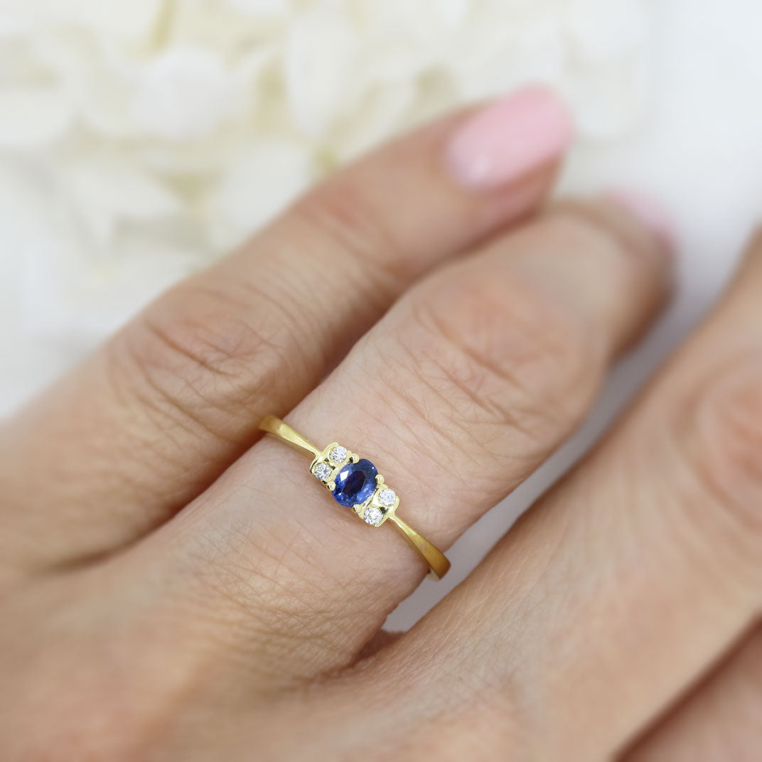 18ct Yellow Gold Dainty Sapphire & Diamond Ring