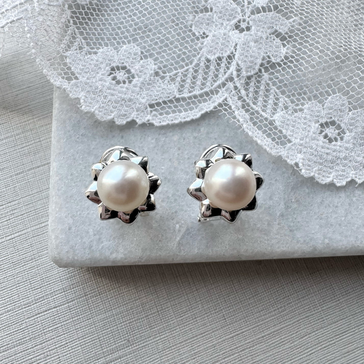 Silver flower earring with pearl centre
