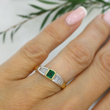 Pre Owned 18ct Yellow & White Gold Emerald & Baguette Diamond Ring