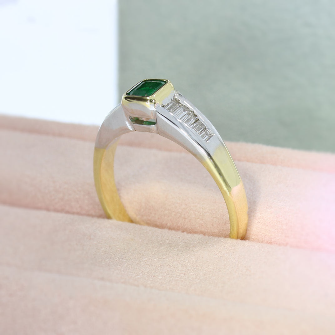 Pre Owned 18ct Yellow & White Gold Emerald & Baguette Diamond Ring