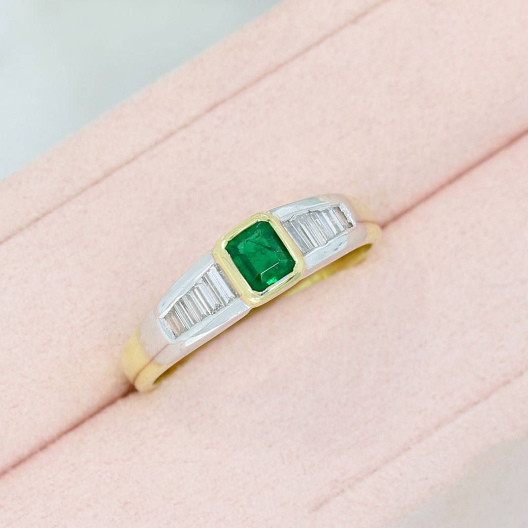 Pre Owned 18ct Yellow & White Gold Emerald & Baguette Diamond Ring