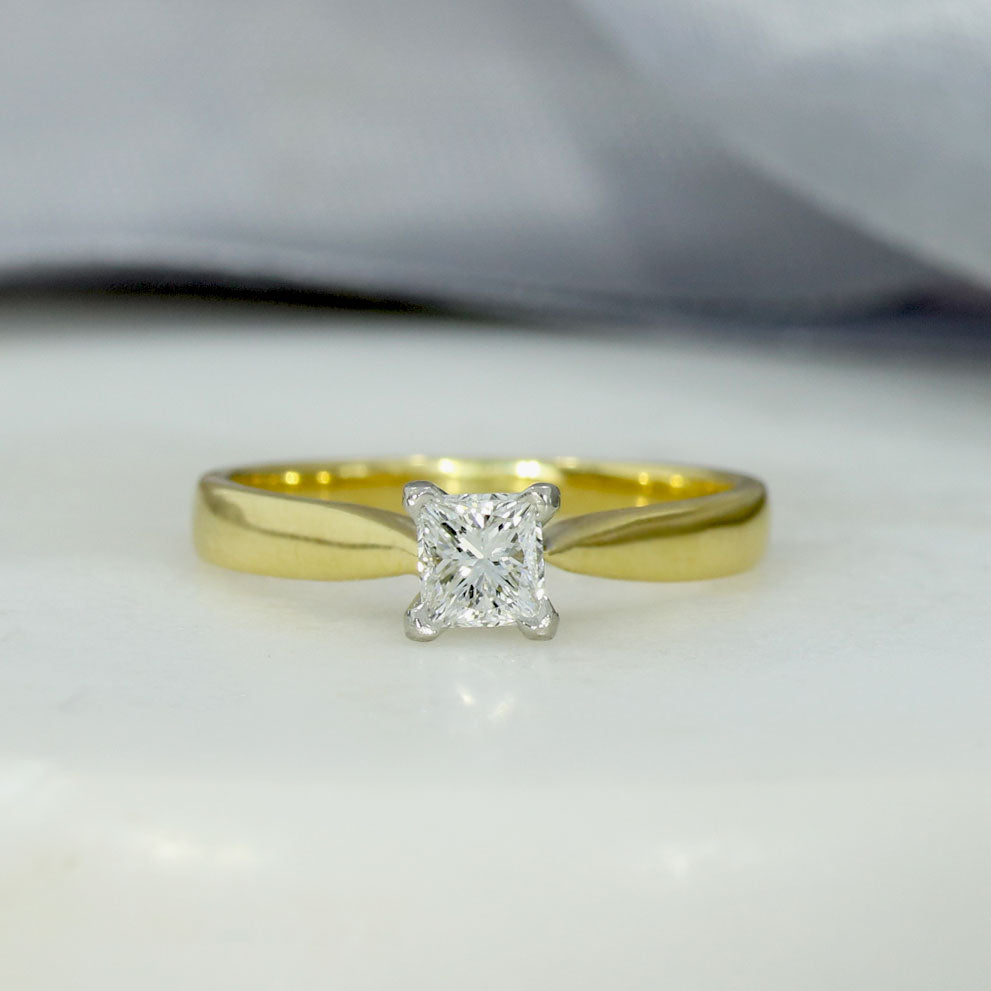 Pre Owned Certified 18ct Gold Princess Cut Diamond Solitaire Ring  0.55ct F VS1