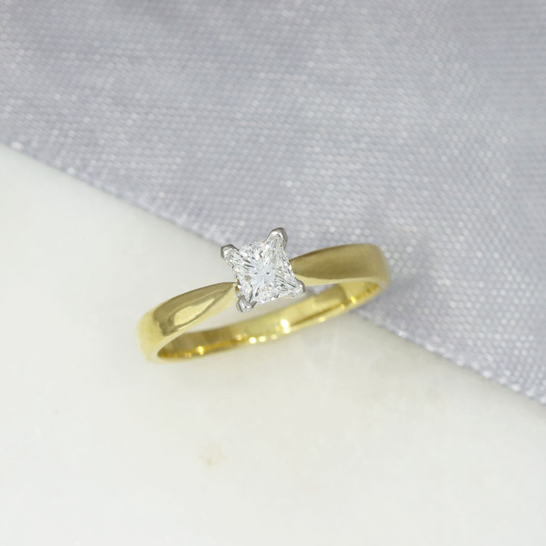 Pre Owned Certified 18ct Gold Princess Cut Diamond Solitaire Ring  0.55ct F VS1