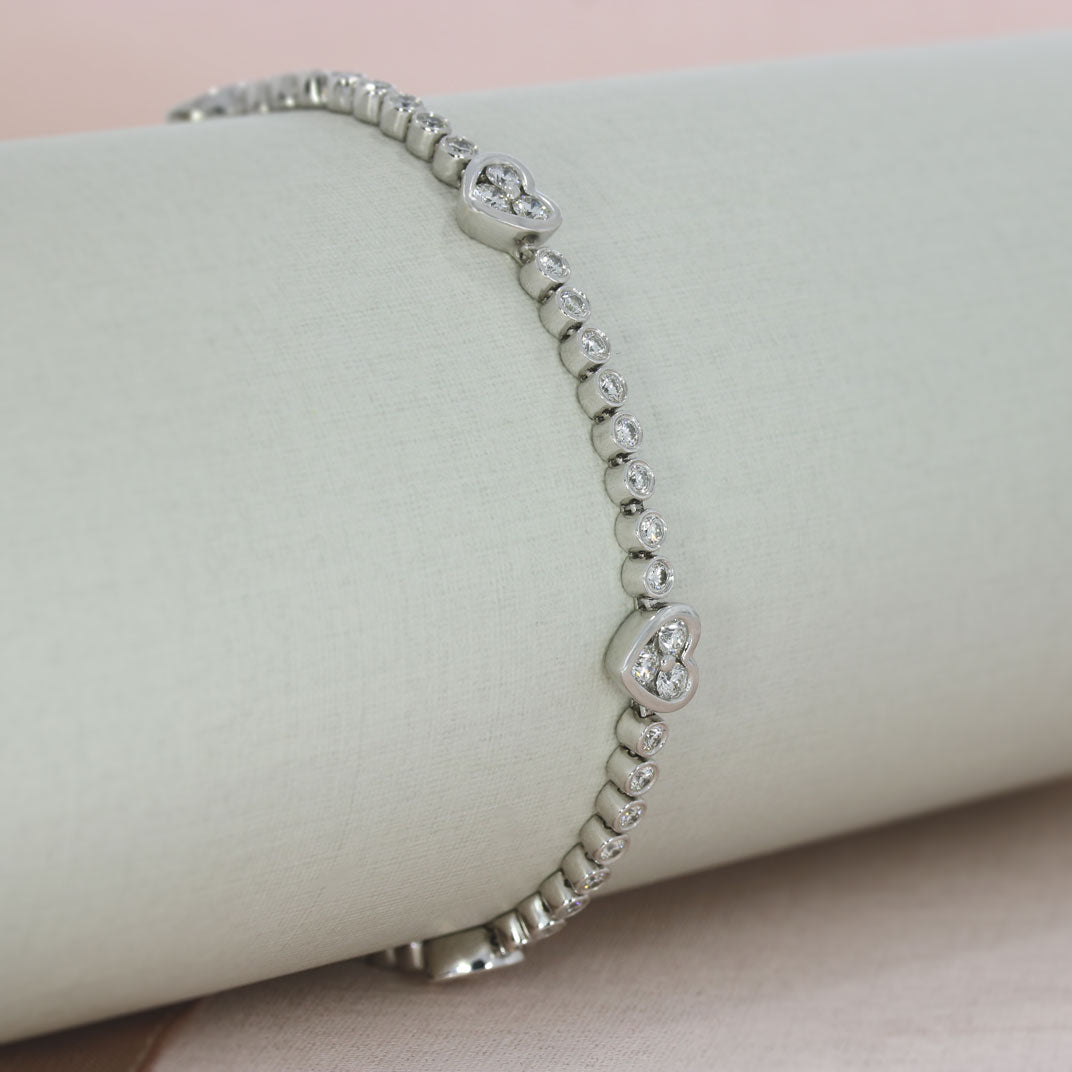 Pre Owned 18ct Gold Love Heart Diamond Tennis Bracelet 2.70ct VS