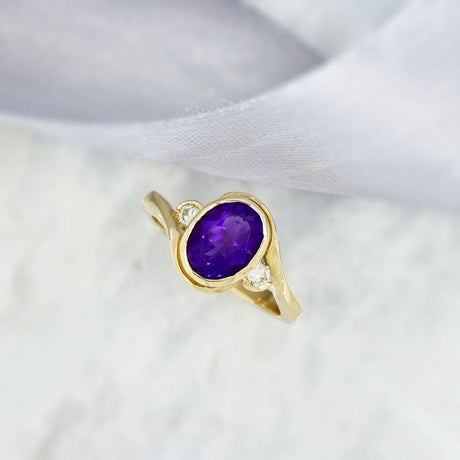 9ct Gold Oval Amethyst & Diamond Dress Ring