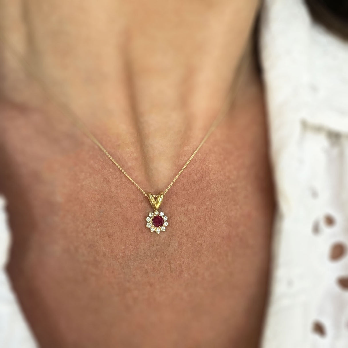 18ct Gold Ruby & Diamond Cluster Pendant & 18ct Chain