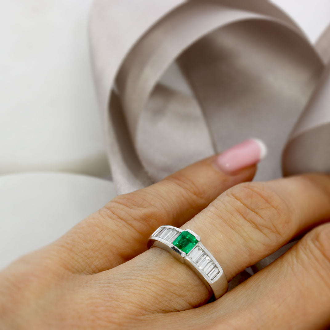 18ct White Gold Emerald & Channel Set Baguette Diamond Ring