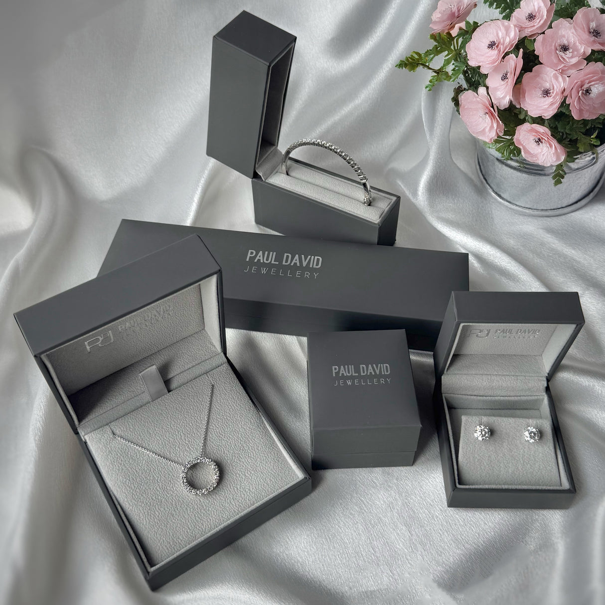 Pre Owned Platinum Diamond Solitaire Ring With Diamond Shoulders 0.91ct