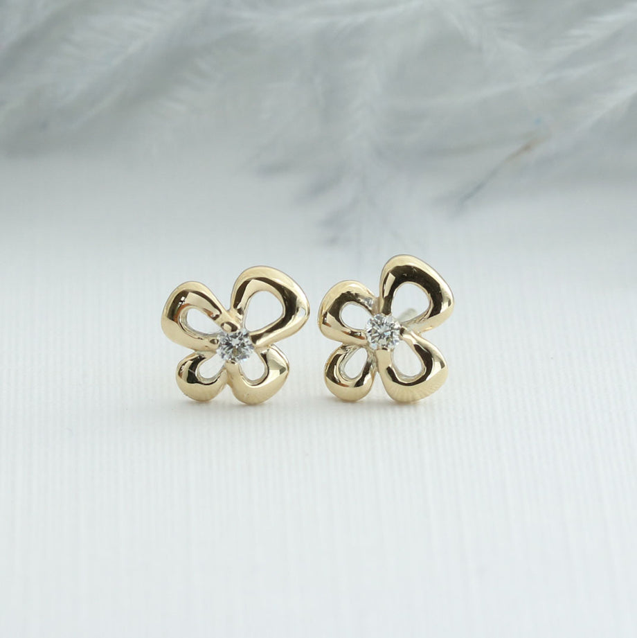 Small diamond hot sale flower earrings