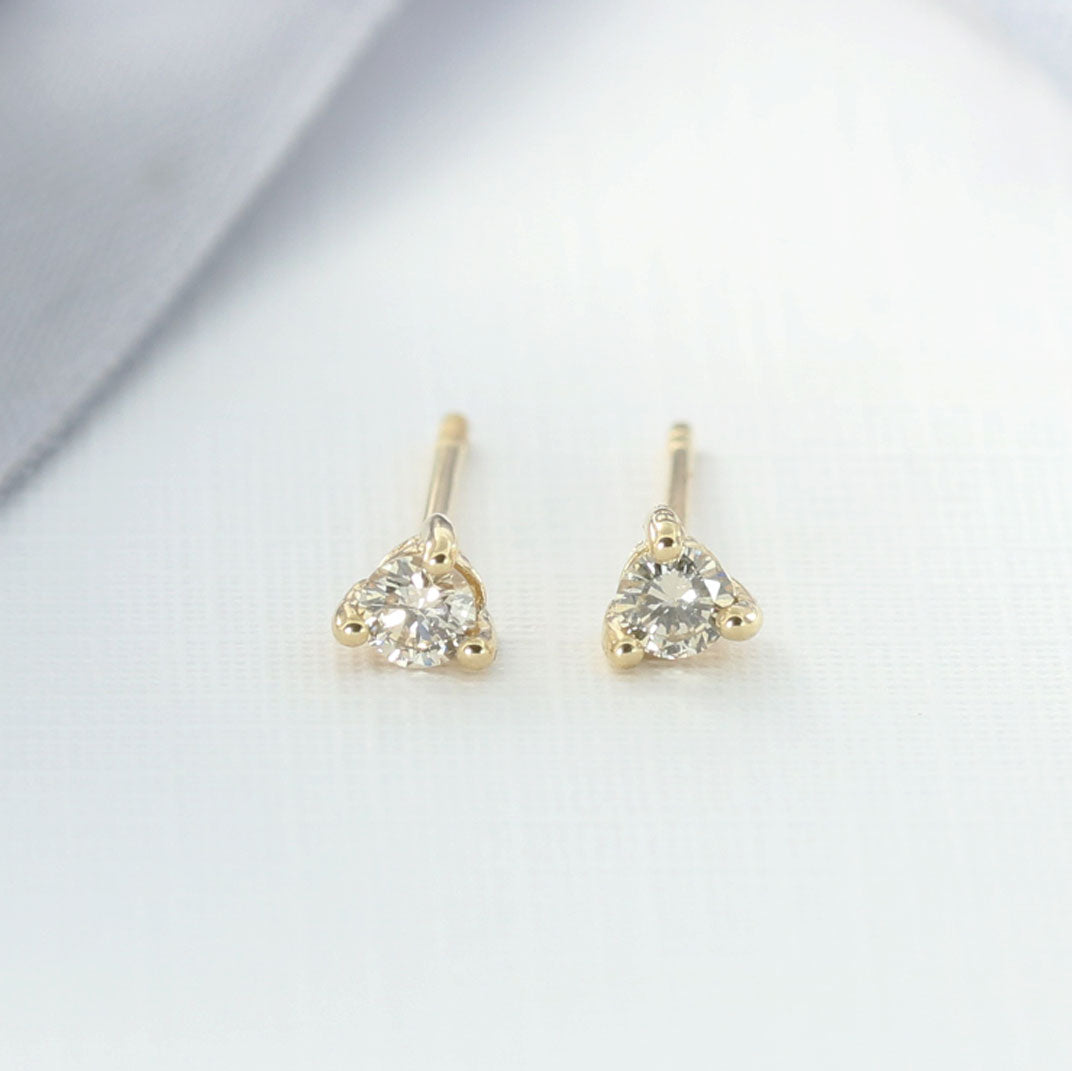 18ct Gold 3 Claw Set  Brilliant Cut Diamond Studs 0.18ct