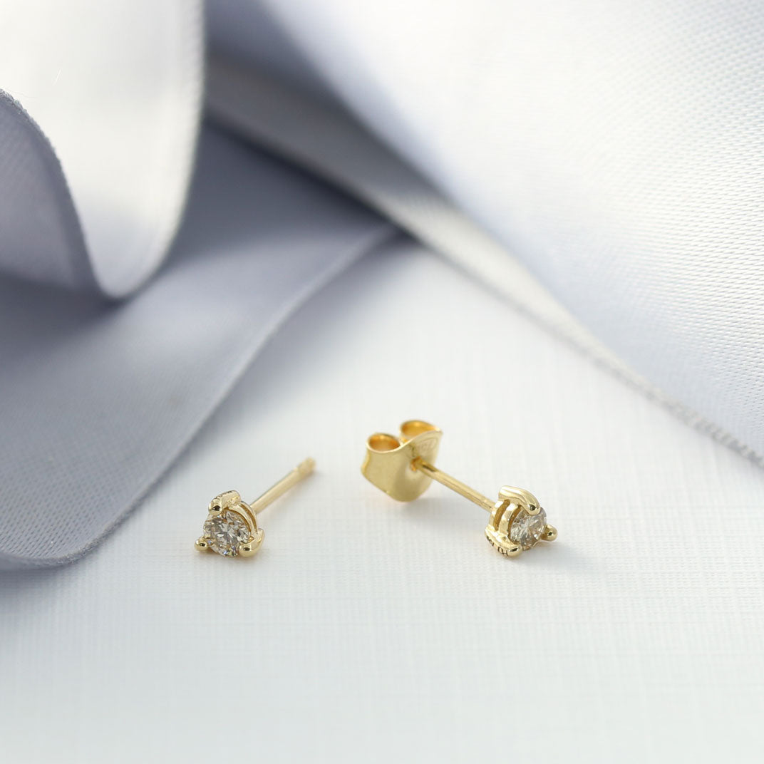 18ct Gold 3 Claw Set  Brilliant Cut Diamond Studs 0.18ct