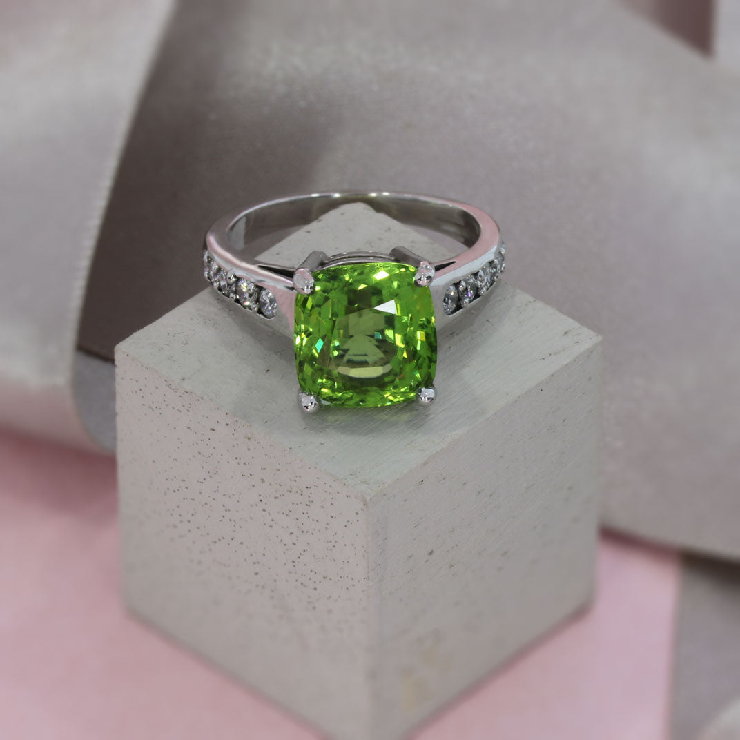 18ct White Gold Cushion Cut Peridot 6.55ct Dress Ring