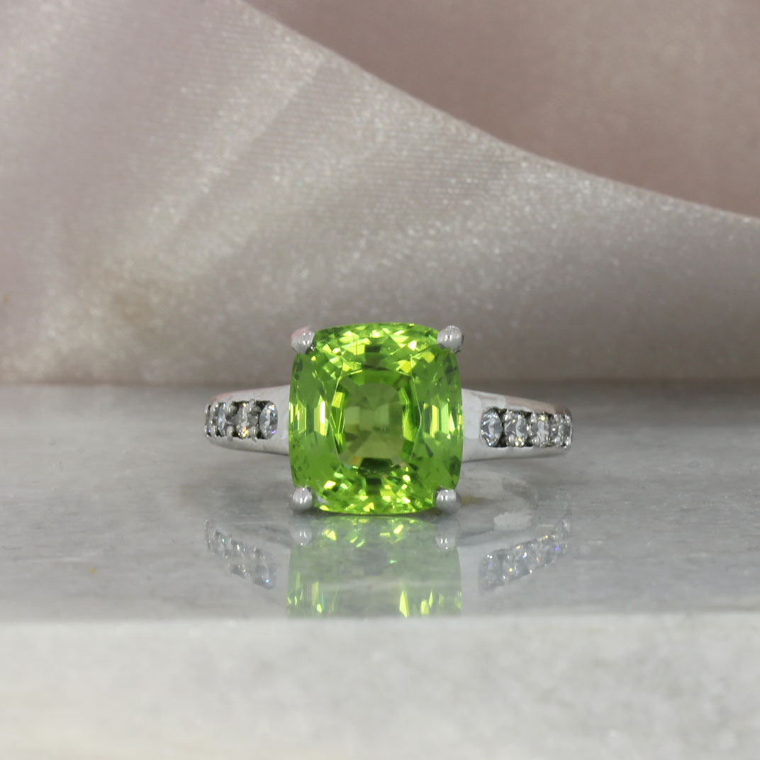 18ct White Gold Cushion Cut Peridot 6.55ct Dress Ring