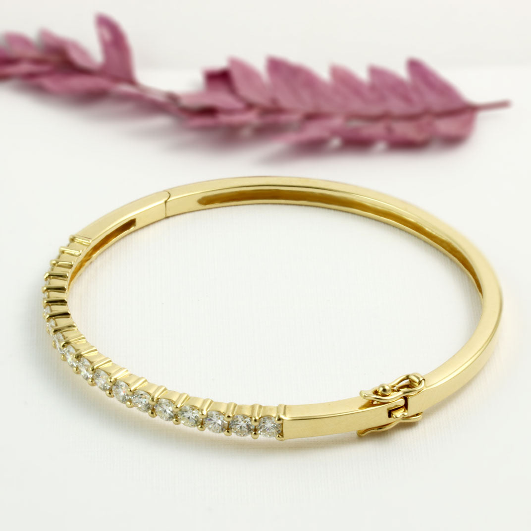 18ct Yellow Gold Claw Set Diamond Bangle 2.80ct