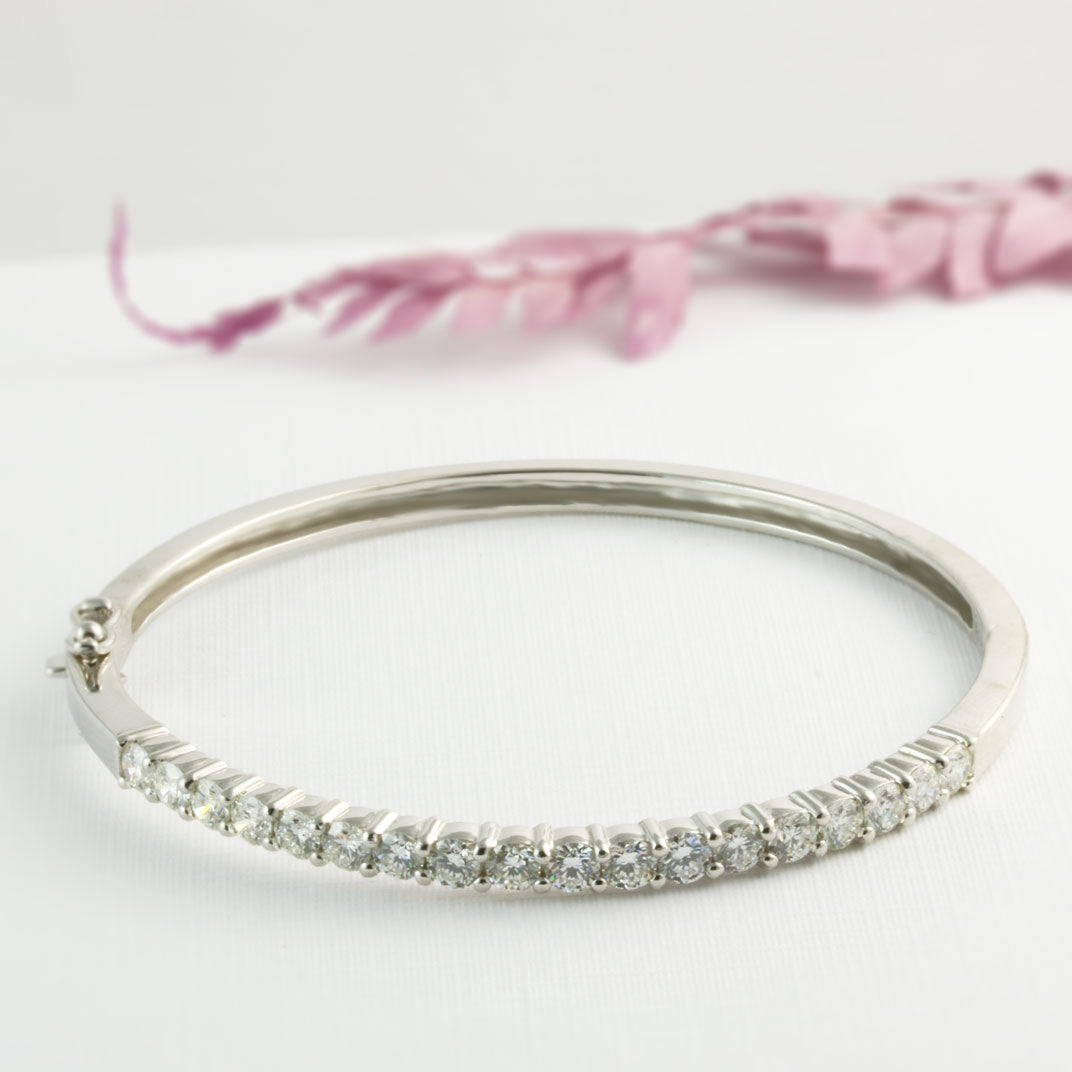 18ct White Gold Claw Set Diamond Bangle 2.80ct