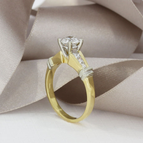 Pre Owned 18ct Gold GIA Certified Diamond Solitaire Ring GIA 1.00ct E VS2