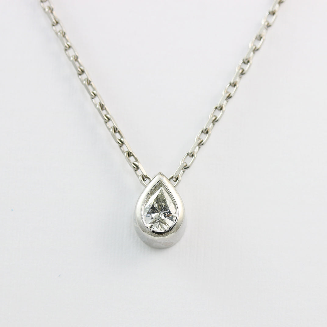 Pre Owned 18ct White Gold Pear Shaped Diamond Pendant