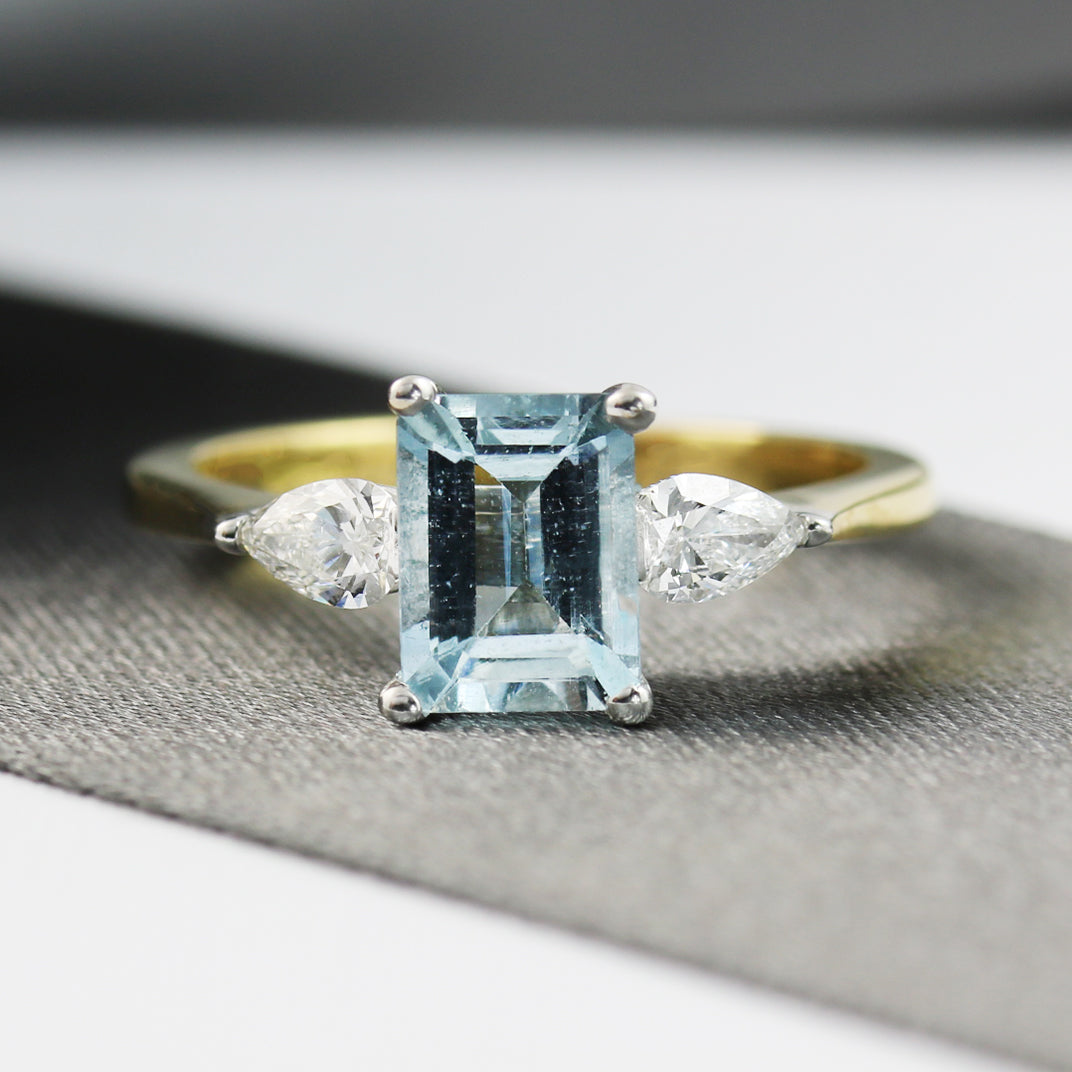 18ct Yellow Gold Aquamarine Diamond Ring