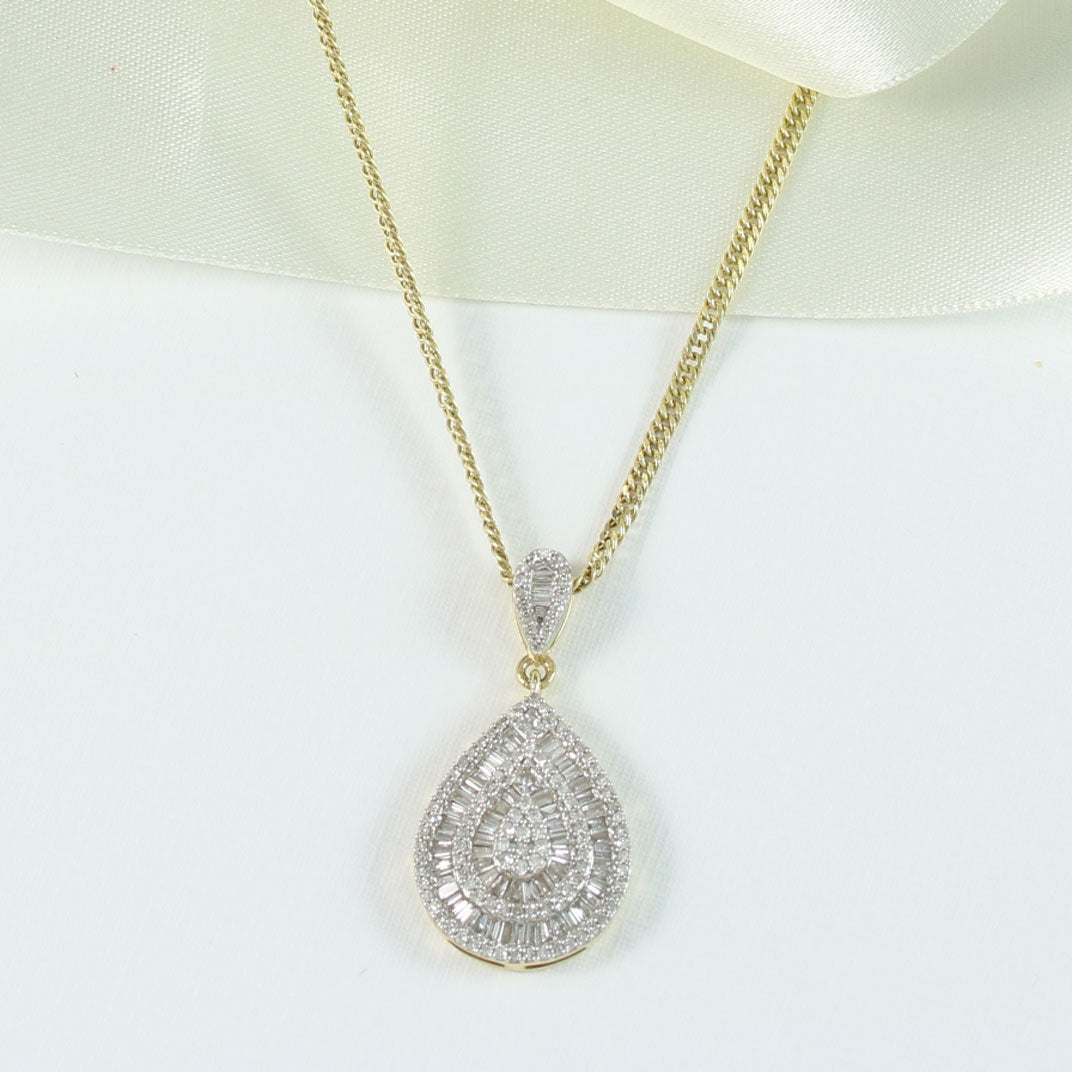 Pre Owned 18ct Yellow Gold Fancy Diamond Pendant