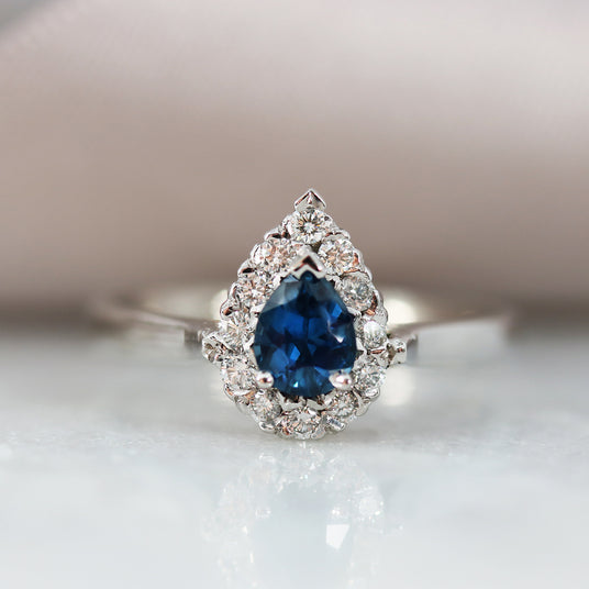 18ct White Gold Sapphire & Diamond Ring Cluster