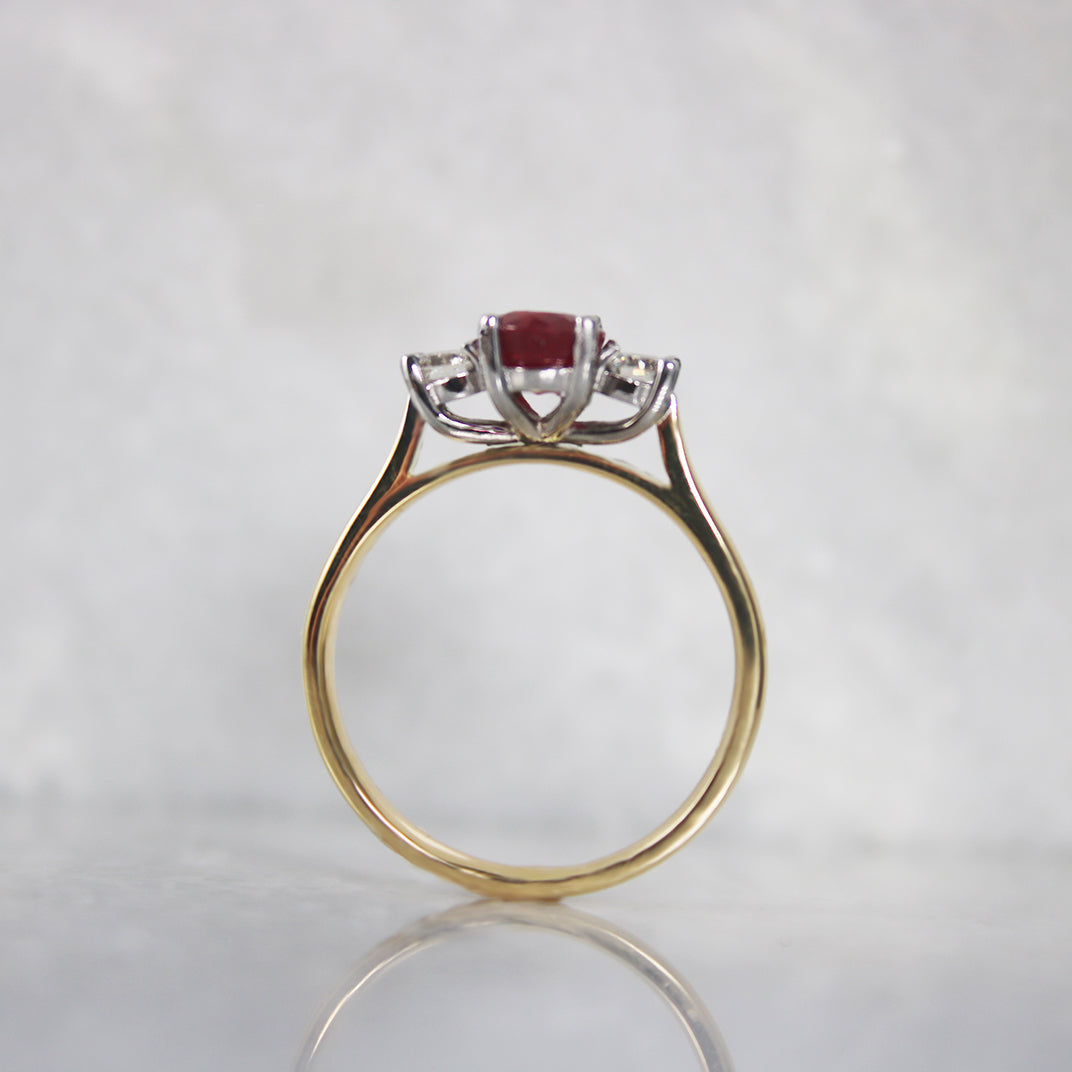 18ct Yellow Gold Ruby & Diamond 3 Stone