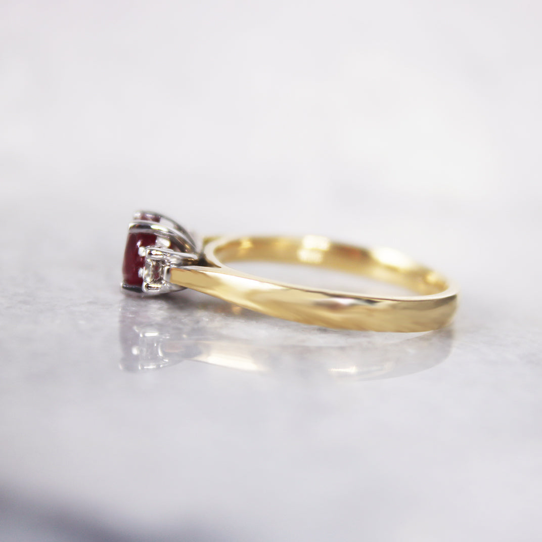 18ct Yellow Gold Ruby & Diamond 3 Stone