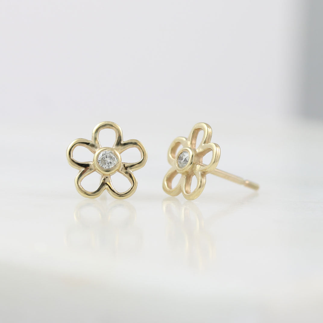 9ct Yellow Gold Daisy Earrings with Centre Diamond