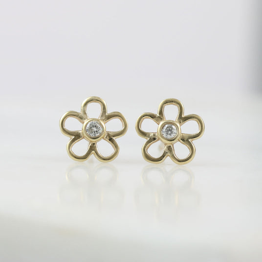 9ct Yellow Gold Daisy Earrings with Centre Diamond