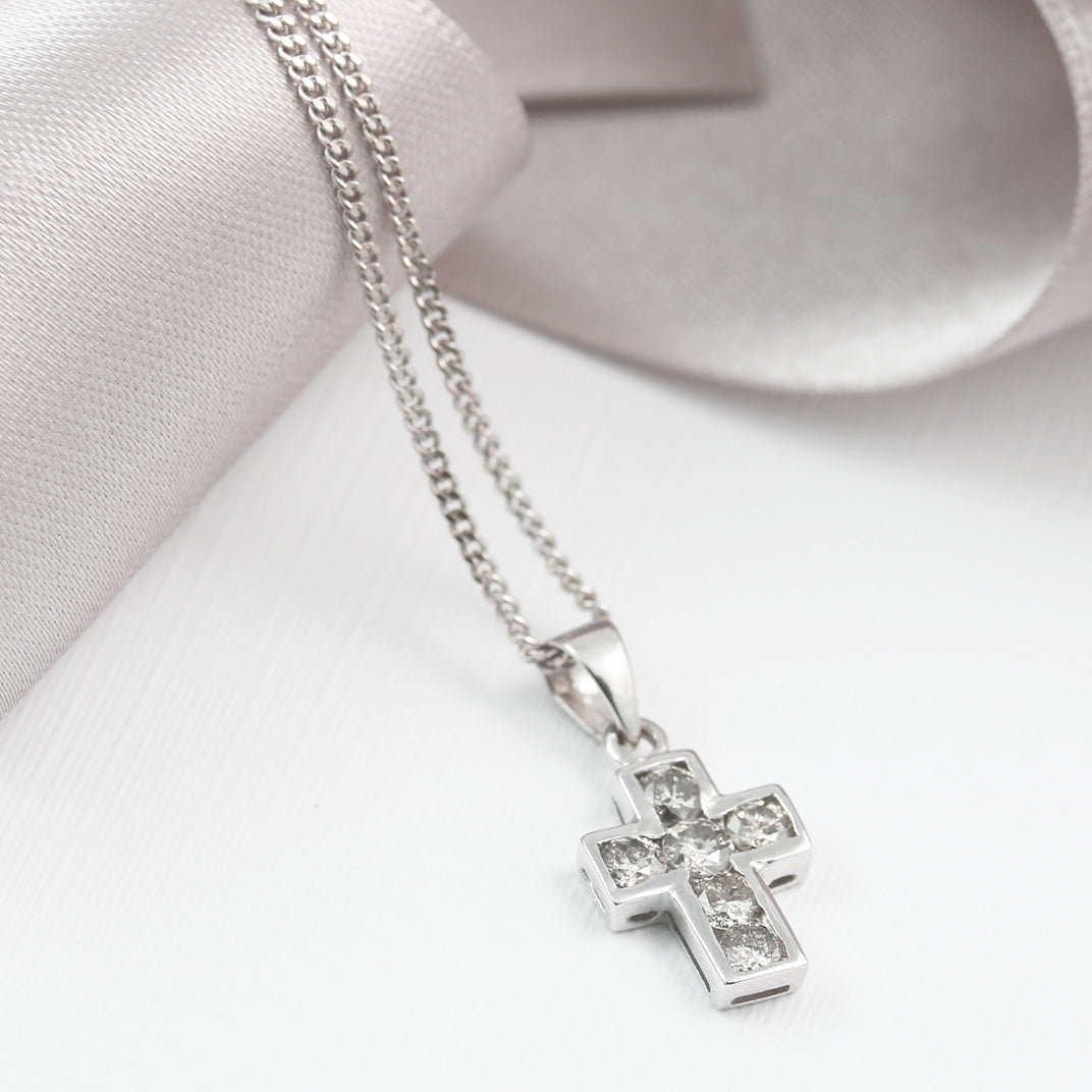 18ct White Gold Diamond Cross & Chain 0.50ct